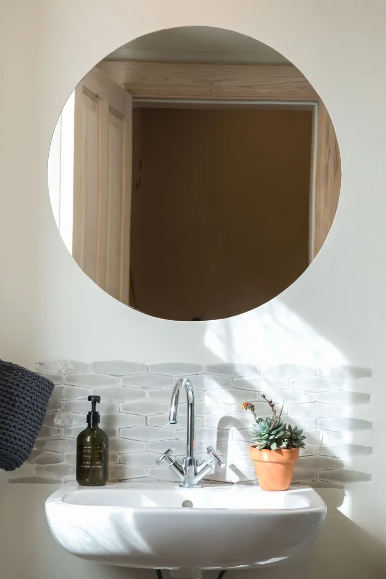 Suniai Oliva  Tranquil Yoga Retreat Room