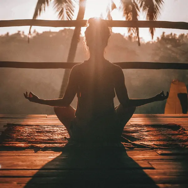  WOMAN MEDITATING UNDER THE SUN OUTDOOR, SUNIAI, RETREAT CENTER